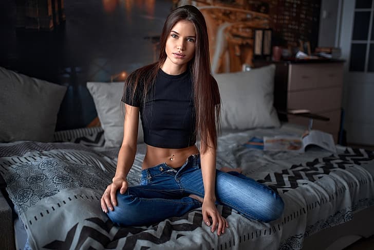 look, sexy, pose, room, model, tummy, portrait, jeans, pillow, makeup, Mike, figure, piercing, hairstyle, bed, brown hair, beauty, sitting, on the bed, bokeh, Xenia, Vyacheslav Shishkov, HD wallpaper