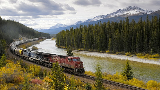 поезд, грузовой поезд, тепловоз, река, горы, HD обои HD wallpaper