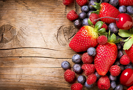 красная клубника и кизил ягоды, ягоды, малина, клубника, черника, HD обои HD wallpaper
