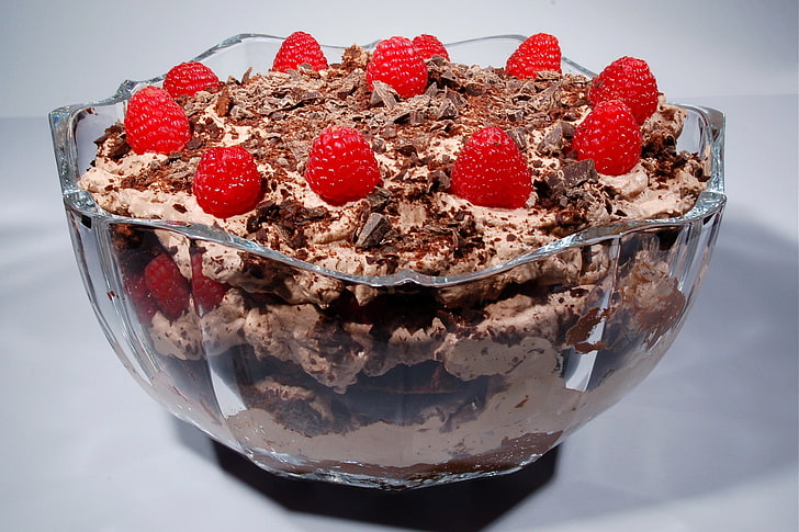 strawberry ice cream, cake, raspberry, chocolate, plate, sprinkling, HD wallpaper