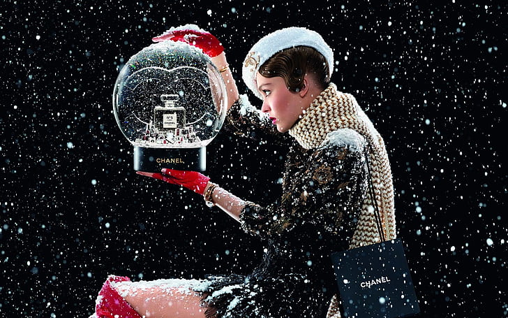 Noël, Chanel, campagne, Lily-Rose Depp, Noël Chanel, Chanel N5 L'Eau, boule à neige, Fond d'écran HD