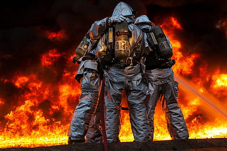 Мъже, пожарникар, пожар, пламък, маркуч, човек, вода, HD тапет HD wallpaper