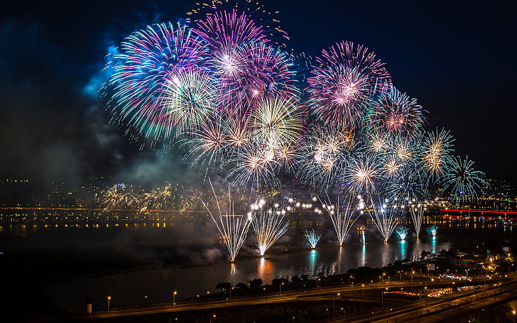 mehrfarbiges Feuerwerk, Feuerwerk, Nacht, bunt, Stadt, HD-Hintergrundbild