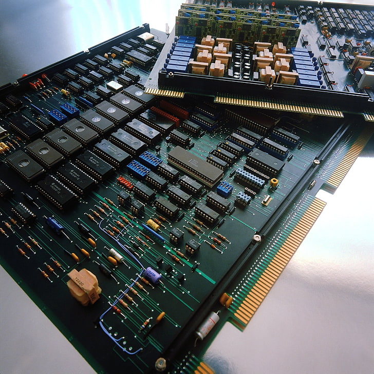 placa condensadora negra y verde, circuitos, placas de circuitos, Fondo de pantalla HD