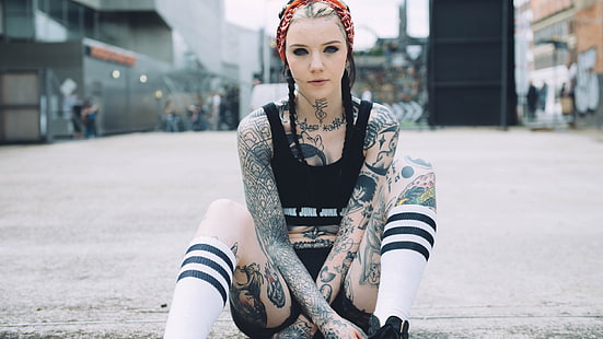 paire de chaussettes hautes femme blanches et noires, Grace Neutral, tatouage, bandanas, manche de tatouage, Streetwear, Fond d'écran HD HD wallpaper