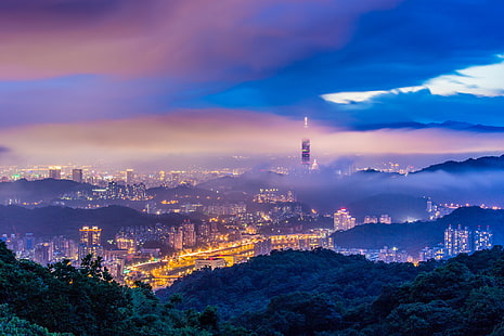 arbres verts, la tempête, le ciel, arbres, montagnes, nuages, la ville, lumières, brouillard, collines, vue, bâtiment, tour, hauteur, accueil, le soir, éclairage, panorama, Taiwan, brume, crépuscule, bleu, Taipei, Chine, Fond d'écran HD HD wallpaper