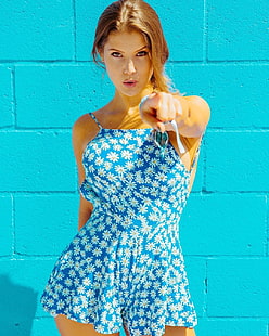 Amanda Cerny, model, kadınlar, esmer, elbise, mavi gözlü, izleyiciye bakıyor, HD masaüstü duvar kağıdı HD wallpaper