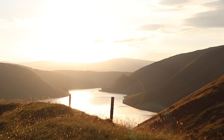 изглед към езерото през деня, Шотландия, природа, пейзаж, езеро, слънчева светлина, Великобритания, планини, отблясъци на обектива, HD тапет