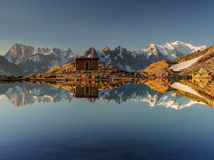 edificio de ladrillo marrón, lago chamonix, naturaleza, lago, montañas, reflejo, nieve, Fondo de pantalla HD
