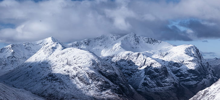 photographie de paysage de montagne enneigée, glencoe, glencoe, hélicoptère, Glencoe, photographie de paysage, montagne enneigée, Écosse, Highlands, montagne, neige, sommet de la montagne, nature, hiver, scénique, à l'extérieur, paysage, glace, Alpes européennes, bleu, ciel, Fond d'écran HD