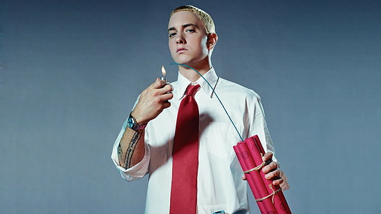 Eminem, Dynamite, ไฟแช็ก, รอยสัก, ผู้ชาย, นักร้อง, พื้นหลังสีน้ำเงิน, เน็คไท, วอลล์เปเปอร์ HD HD wallpaper