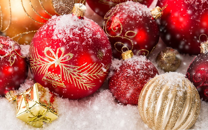 Christmas moments-Festival theme wallpapers, red and gold Christmas baubles, HD wallpaper