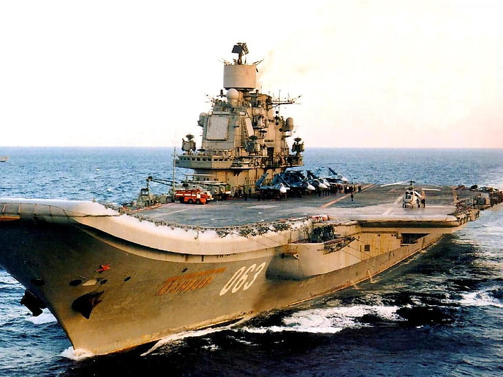 biało-brązowa łódź motorowa, lotniskowiec, wojsko, admirał Kuzniecow, pojazd, statek, Tapety HD