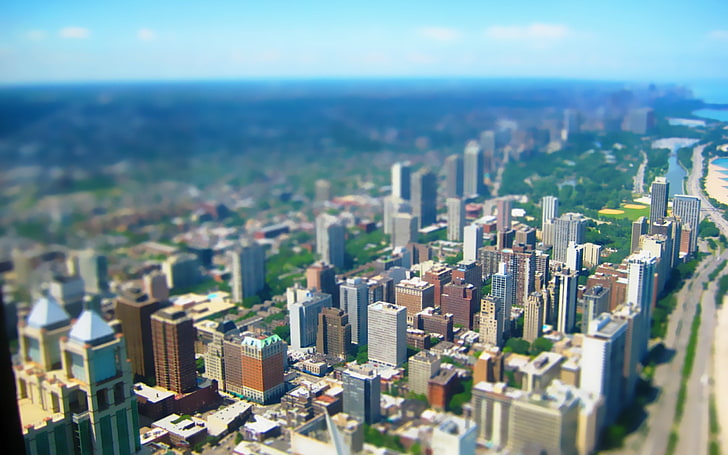 Tilt-Shift-Fotografie von Stadtbildern, Luftaufnahmen von Stadtgebäuden und grünen Bäumen unter blauem Himmel und weißen Wolken tagsüber, Tilt-Shift, Stadtbild, Stadt, Chicago, urban, HD-Hintergrundbild