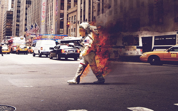 angkasawan abu-abu pria, astronot terbakar melintasi jalan, astronot, api, lanskap kota, Wallpaper HD