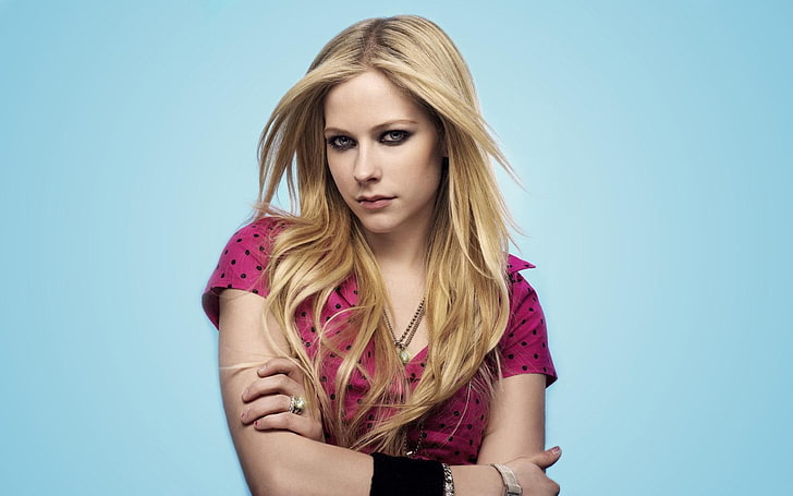 Avril Lavigne, певица, блондинка, скръстени ръце, ръце на гърдите, гледащи зрителя, жени, HD тапет