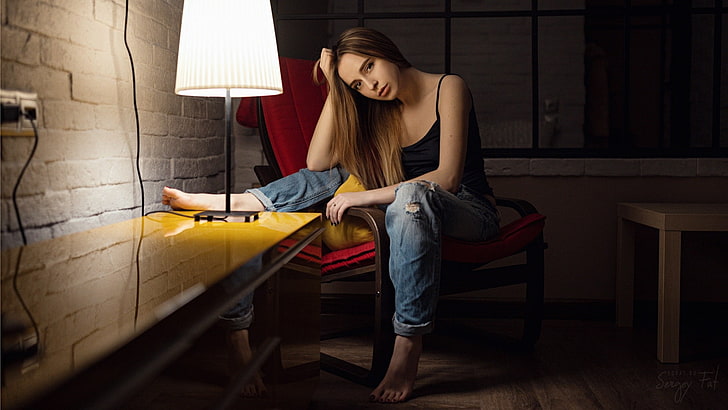 photo of woman in black camisole and blue jeans sitting on chair, women, sitting, portrait, lamp, torn jeans, blonde, black nails, barefoot, Hugos, HD wallpaper