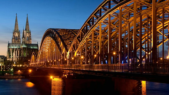 Köln Katedrali Hohenzollern Köprüsü, Köln Katedrali ve köprü, ışıklar, Köln Katedrali, köprüler, güzel, mimari, Almanya, Hohenzollern Köprüsü, anıtlar, HD masaüstü duvar kağıdı HD wallpaper