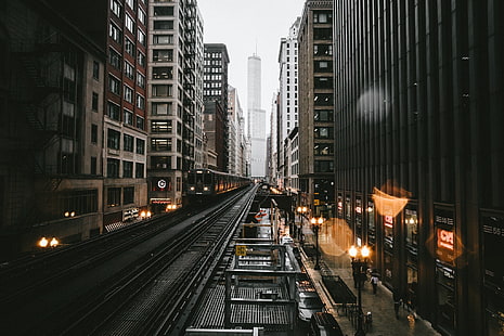 grauer Zug, Gebäude, Lichter, Chicago, Abend, Blendung, Stadt, Regen, USA, HD-Hintergrundbild HD wallpaper