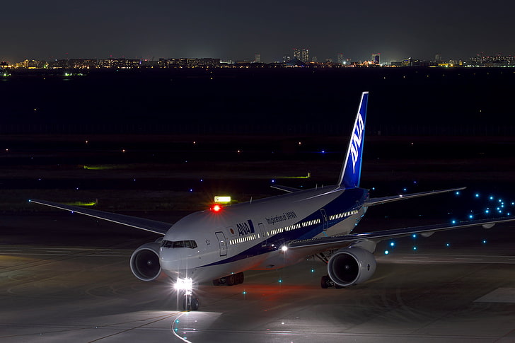 pesawat putih dan biru, malam, lampu, Boeing, pesawat, lapangan terbang, penumpang, 777-200, Wallpaper HD