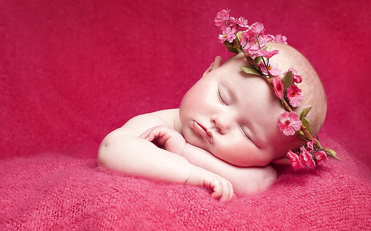 新生児の小さな女の子と花、幼児のピンクの花びらの花ヘッドバンド、赤ちゃん、ピンク、花、背景、 HDデスクトップの壁紙