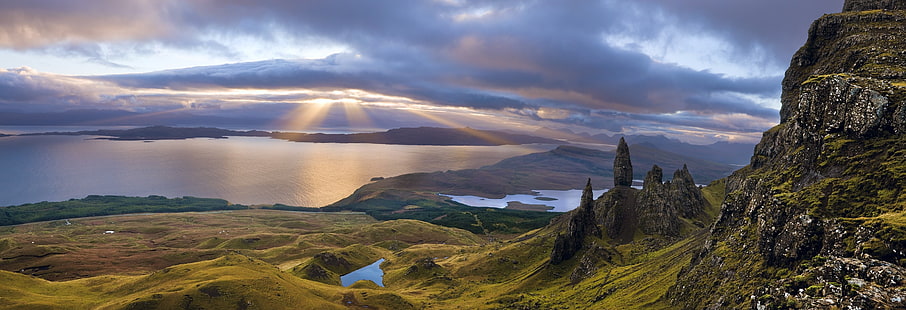 灰色の曇り空、スコットランド、島、太陽光線、太陽光線、海、湾、山、雲、パノラマ、ストーの老人、自然、風景、草、スカイ、イギリスの下の水域近くの山の航空写真、 HDデスクトップの壁紙 HD wallpaper