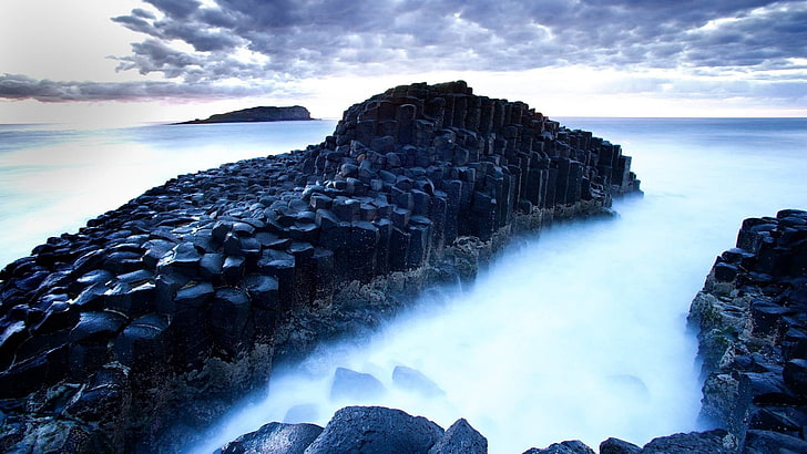 formation rocheuse noire, photographie, chaussée des géants, Irlande, nature, paysage, côte, mer, nuages, longue exposition, formation rocheuse, roche, Fond d'écran HD