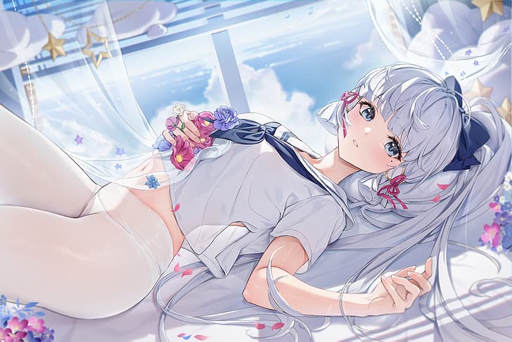 Genshin Impact งานศิลปะ Kamisato Ayaka (Genshin Impact) ผมขาว ดวงตาสีฟ้า ชุดนักเรียน ถุงน่อง ถุงน่องสีขาว ท้อง สะดือ ดอกไม้ หางม้า นอนอยู่บนเตียง อะนิเมะ Anime Girls Houkiboshi, วอลล์เปเปอร์ HD