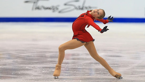 女性の赤い長袖ドレス、柔軟性、氷、手、エレガンス、ロシア、オリンピックチャンピオン、ユリアリプニツカヤ、スケーター、ワールドカップ、フィギュアスケート、 HDデスクトップの壁紙 HD wallpaper