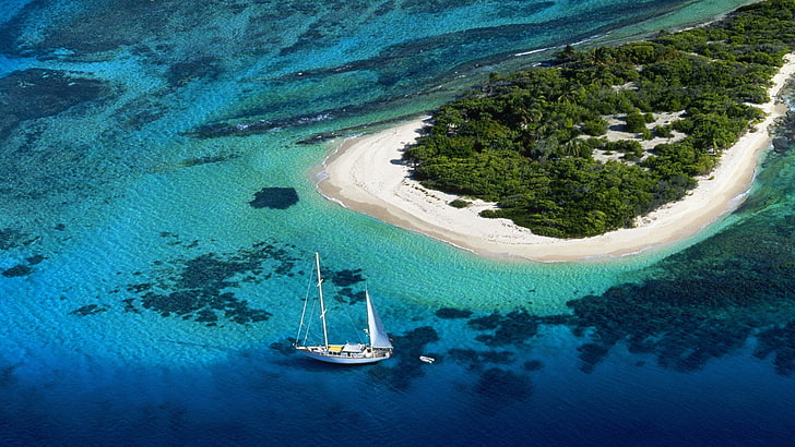 weißes Segelboot, Yacht, Insel, Strand, Bank, von oben, Land, Wasser, azurblau, HD-Hintergrundbild