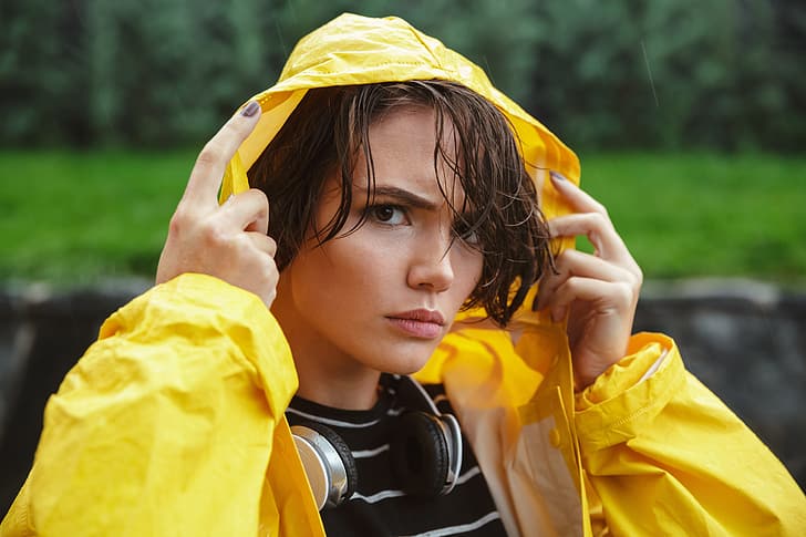 wanita, model, rambut basah, potret, kecewa, kuning, headphone, hujan, kerudung, jas hujan, melihat viewer, merapatkan, Wallpaper HD