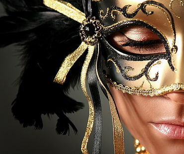 złota i czarna maska ​​maskująca damska, dziewczyna, twarz, wzory, modelka, pióra, makijaż, maska, wstążki, zbliżenie, zamknięte oczy, Tapety HD HD wallpaper