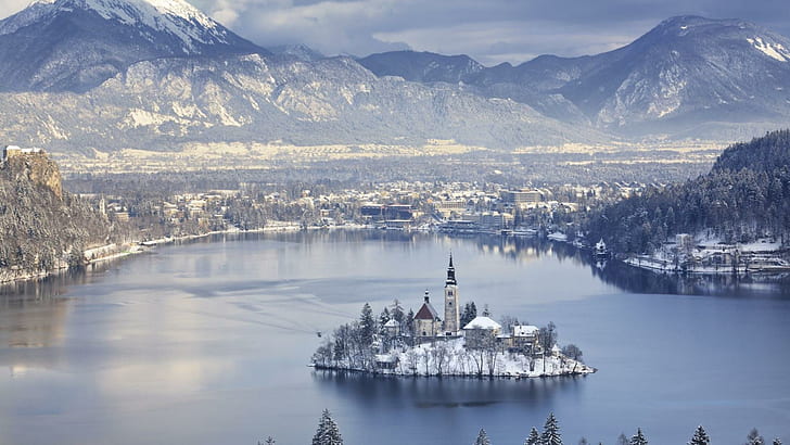 Ofta fotograferade Lake Bled Slovenien på vintern, ön, sjön, kyrkan, bergen, vintern, naturen och landskapet, HD tapet