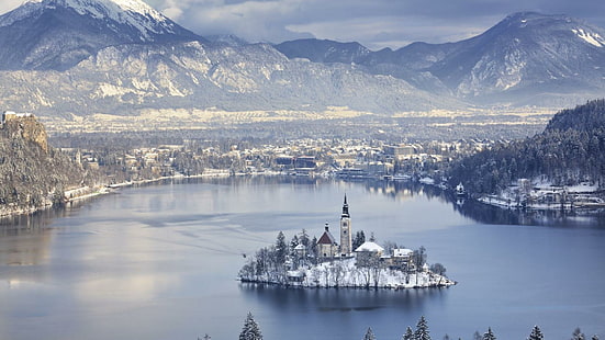 Lago fotografato spesso sanguinato in Slovenia In inverno, isola, lago, chiesa, montagne, inverno, natura e paesaggi, Sfondo HD HD wallpaper