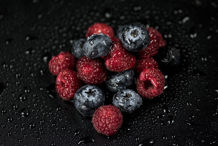 red and black raspberries, raspberries, blueberries, berries, drops, HD wallpaper