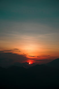 bergsilhouette, solnedgång, himmel, sol, moln, HD tapet HD wallpaper
