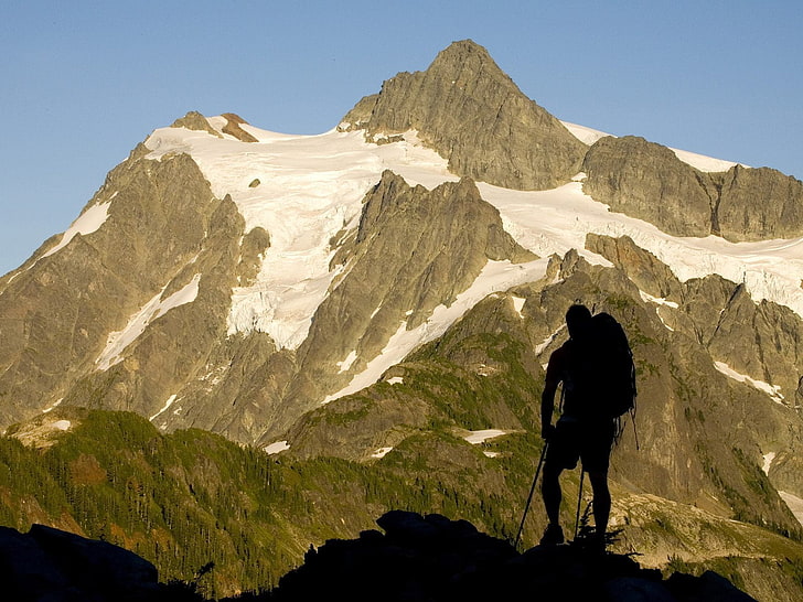 Schattenbild der Person stehend auf Hügel, Schattenbild, Bergsteiger, Person, Berge, Schnee, HD-Hintergrundbild