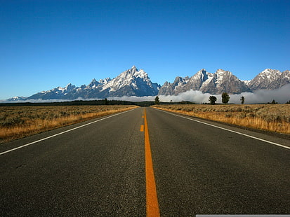 grå asfaltväg, väg, markering, linje, gul, berg, dimma, asfalt, HD tapet HD wallpaper
