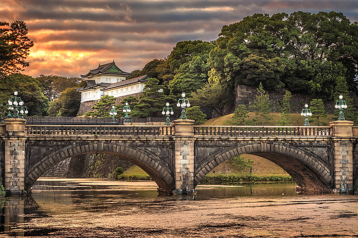 niebo, chmury, drzewa, zachód słońca, most, rzeka, wieczór, Japonia, Tokio, światła, pałac, pałac cesarski, most Nijubashi, Tapety HD