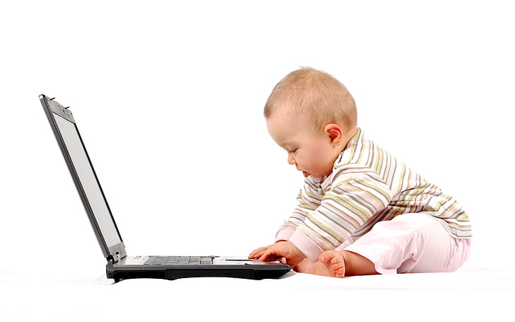 Śliczne dziecko grające na laptopie, Śliczne, Niemowlę, Grające, Laptop, Tapety HD