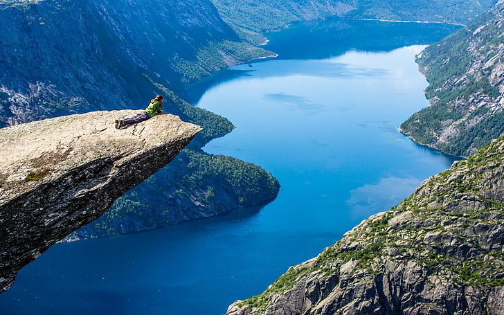 lago circondato da montagne, paesaggio, valle, scogliera, fiume, Trolltunga, Norvegia, Sfondo HD