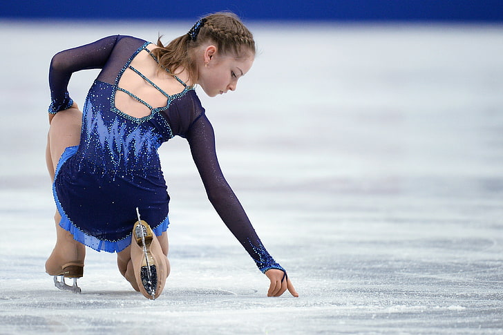 Par de patines de hielo beige, hielo, patinaje artístico, Yulia Lipnitskaya, patinadora, Fondo de pantalla HD