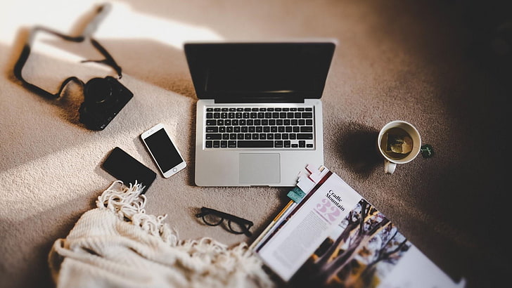 laptop, macbook, iphone, apfel, zeitschrift, kaffee, brille, HD-Hintergrundbild