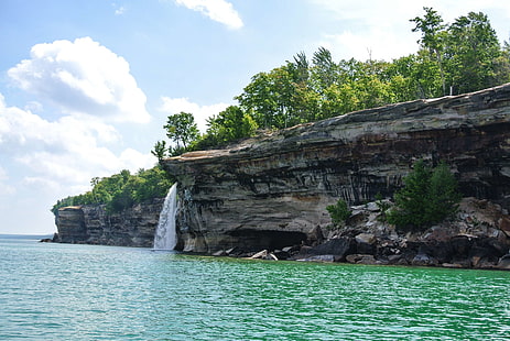 водопад, озеро, озеро Верхнее, берег озера, Мичиган, север Мичигана, на открытом воздухе, изображенные скалы, каменная стена, скалы, верхний полуостров, водопад, HD обои HD wallpaper