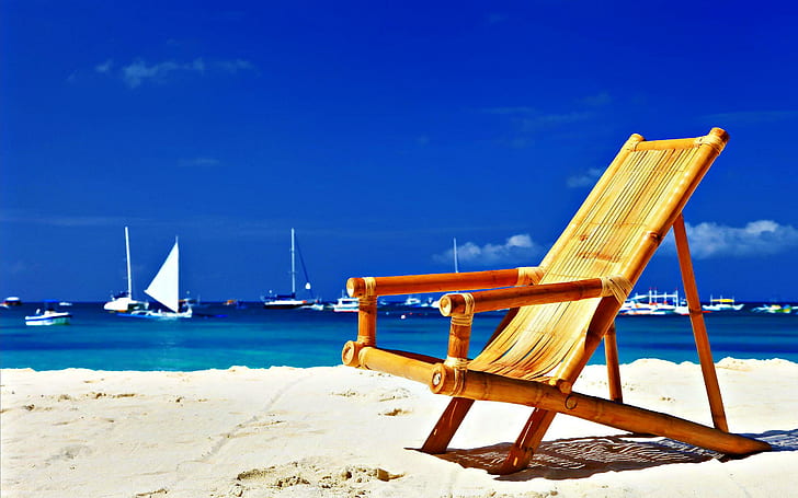كرسي شاطئ بامبو ، كرسي خشبي بني قابل للطي ، شاطئ ، طبيعة ، خيزران ، كرسي، خلفية HD