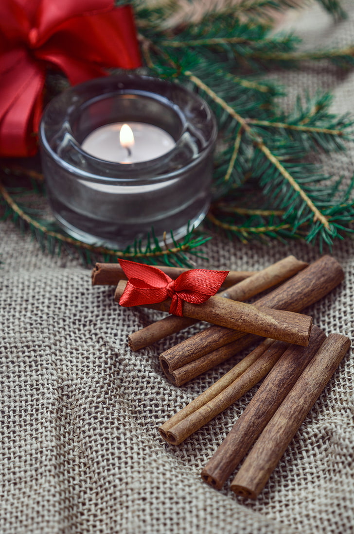 several cinnamon sticks, cinnamon, chopsticks, christmas, new year, candle, HD wallpaper