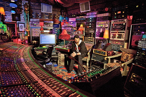 남자의 검은 자 켓, 스튜디오, 컴퓨터, 믹싱 콘솔, 음악, 실내, 기술, DJ, HD 배경 화면 HD wallpaper