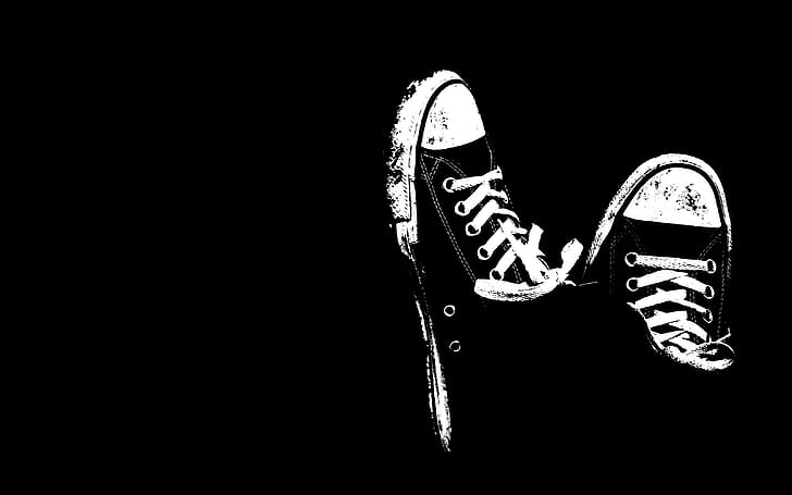 bianco e nero, scarpe, scarpe da ginnastica, minimalismo, sfondo nero, lacci, Sfondo HD