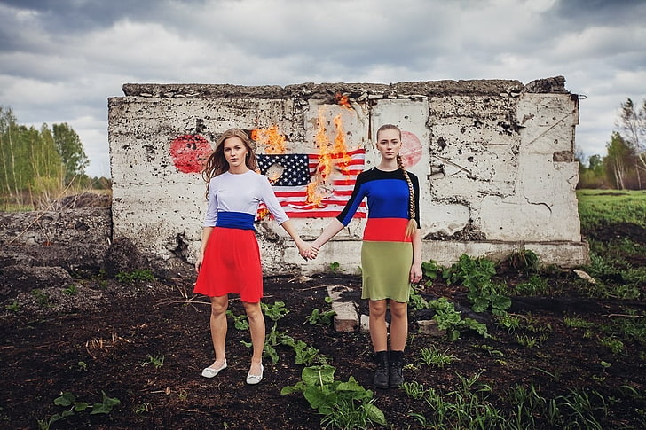 флаг, огонь, ДНР, женщины, держатся за руки, женщины на улице, модель, HD обои