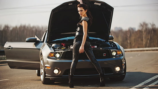 cupê Ford Mustang cinza, mulheres, modelo, Ford Mustang, morena, mulheres com carros, HD papel de parede HD wallpaper